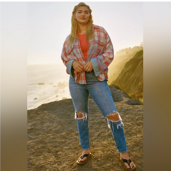 American Eagle AE Strigid Ripped Mom Jeans, Size 00, Blown Out Blue - Picture 7 of 11